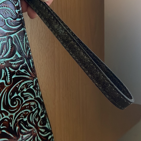 Patricia Nash wristlet - Picture 4 of 16